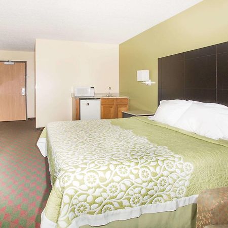 Days Inn By Wyndham Lexington Ne Экстерьер фото