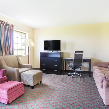 Days Inn By Wyndham Lexington Ne Экстерьер фото