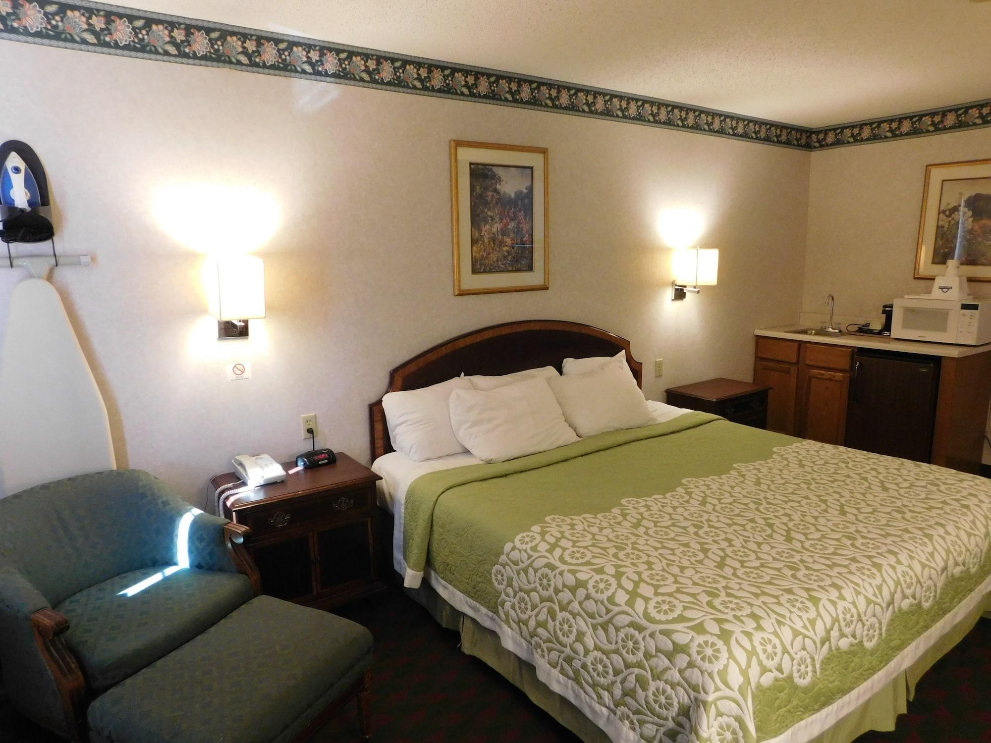 Days Inn By Wyndham Lexington Ne Экстерьер фото