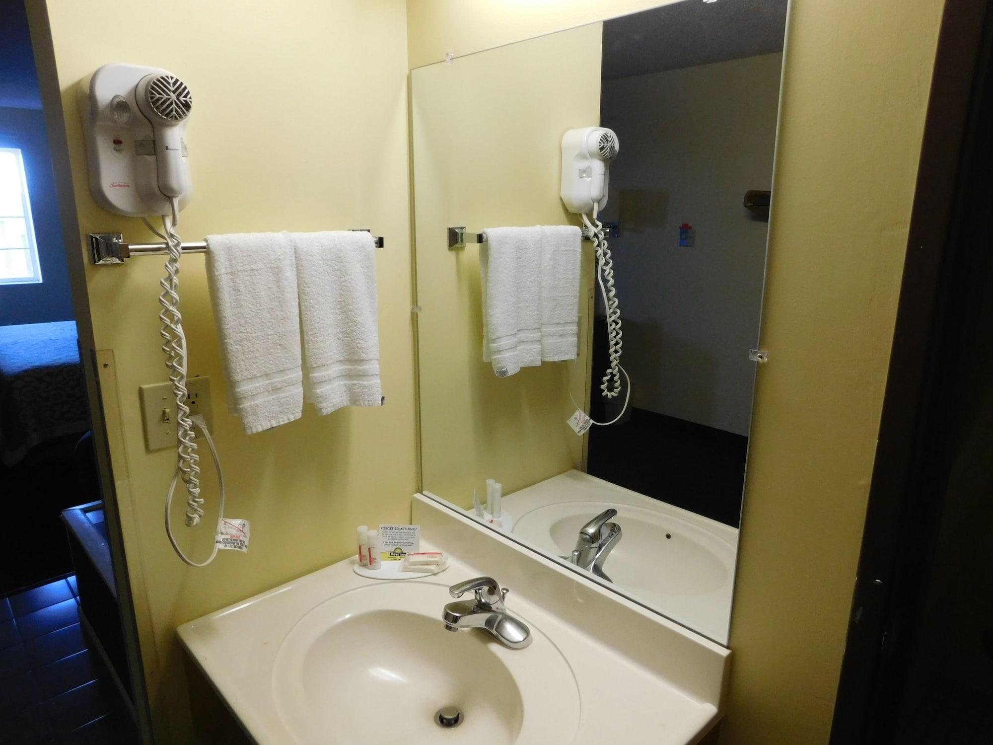 Days Inn By Wyndham Lexington Ne Экстерьер фото