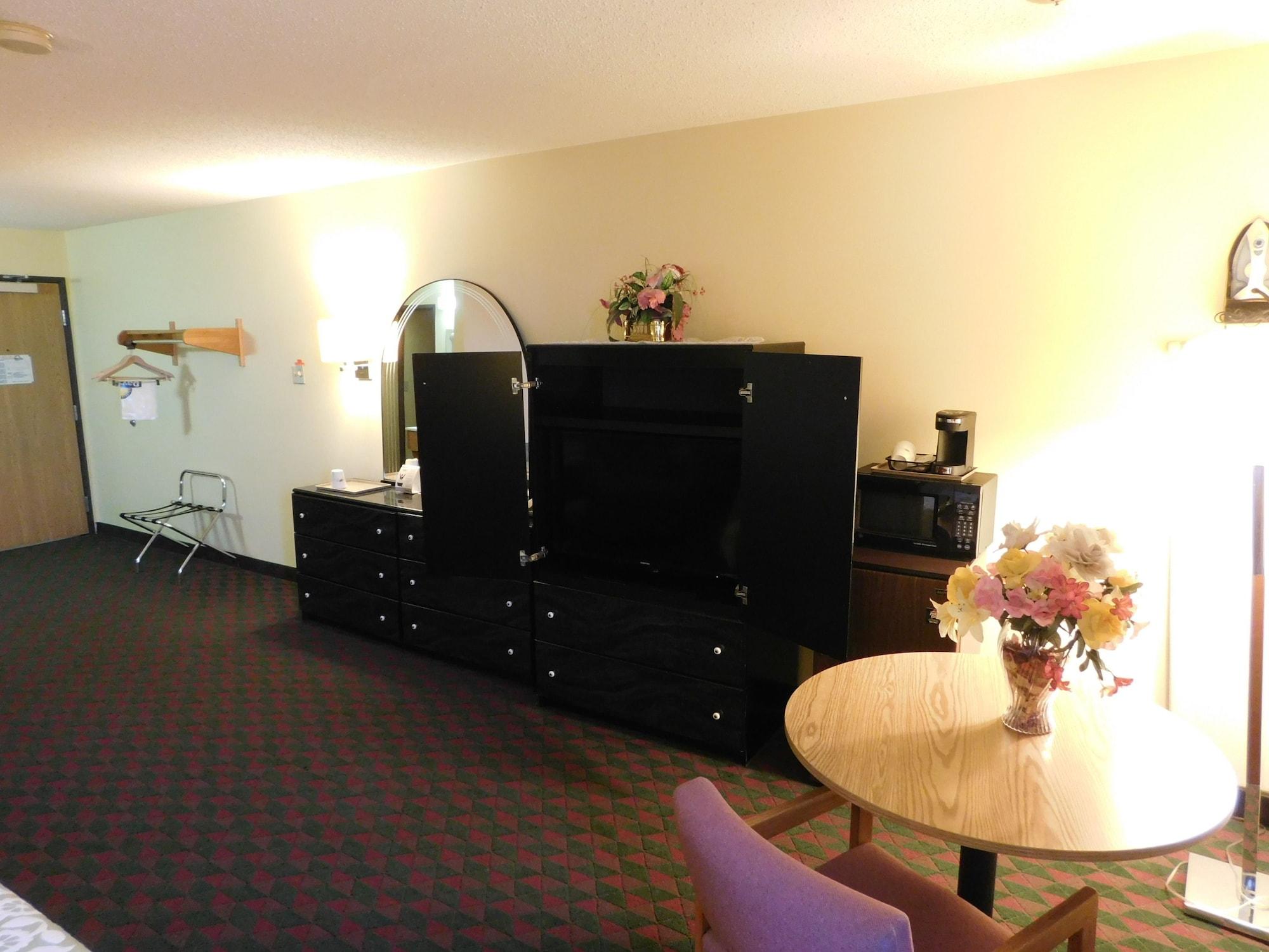 Days Inn By Wyndham Lexington Ne Экстерьер фото