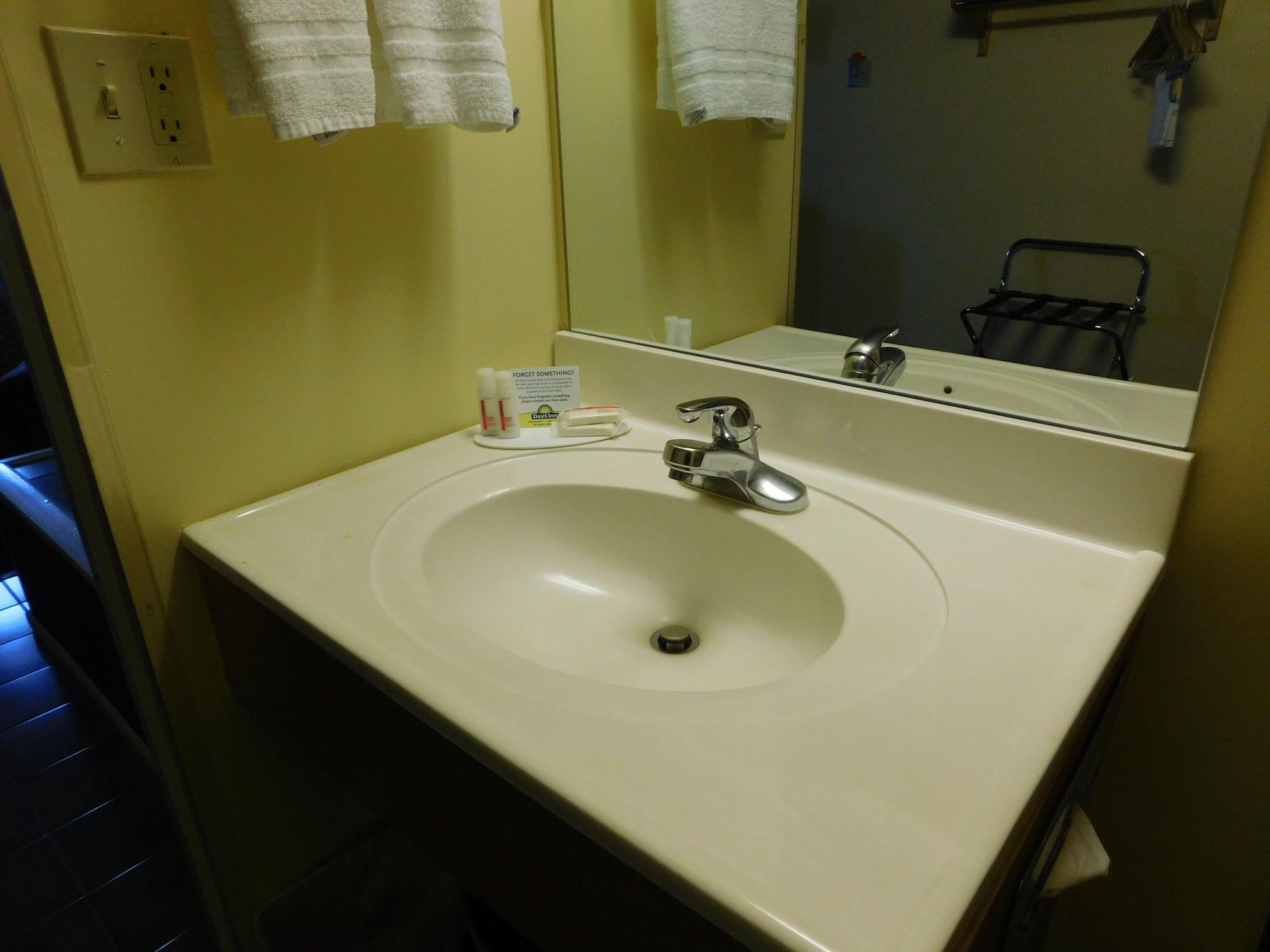 Days Inn By Wyndham Lexington Ne Экстерьер фото