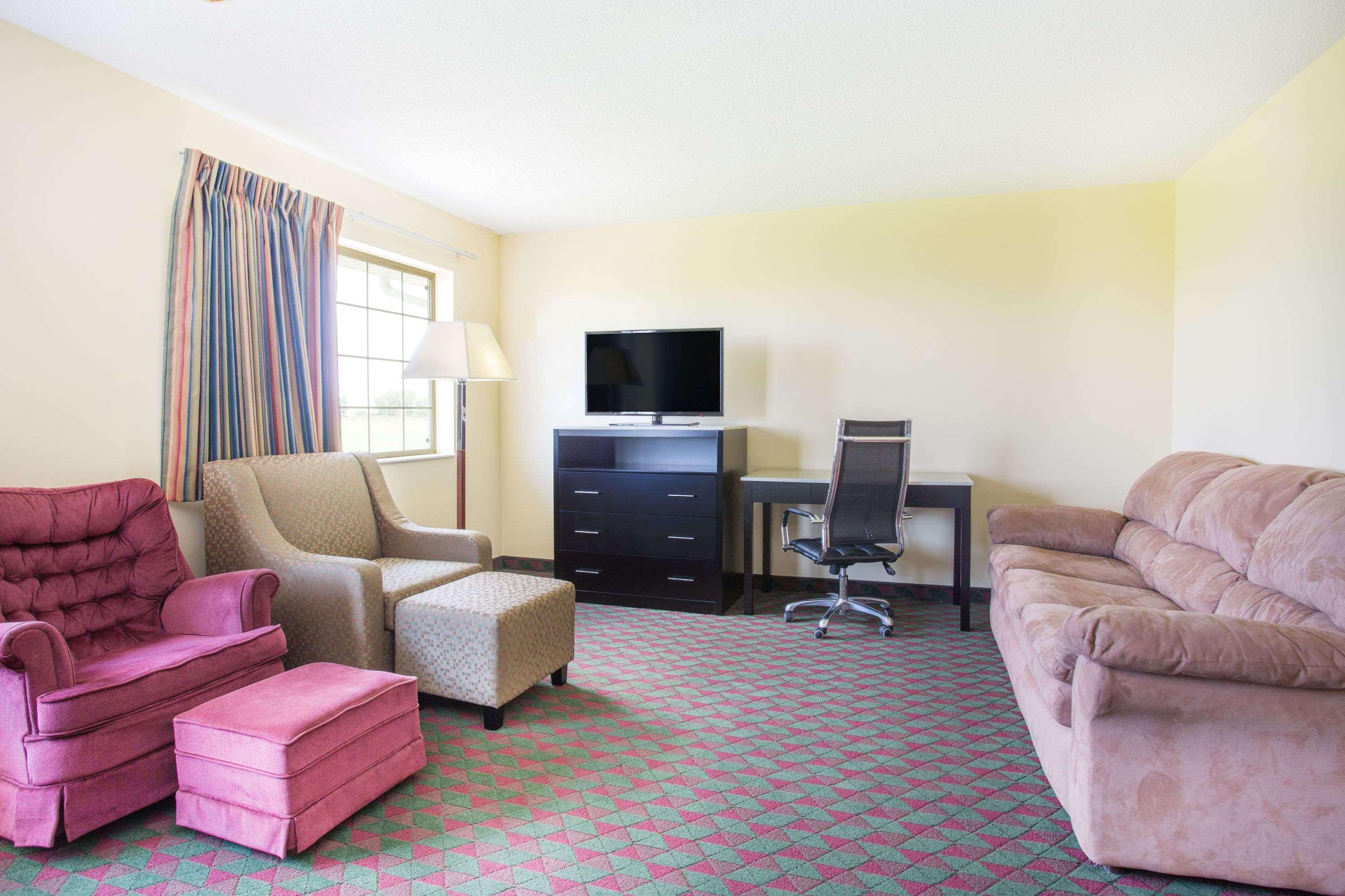 Days Inn By Wyndham Lexington Ne Экстерьер фото