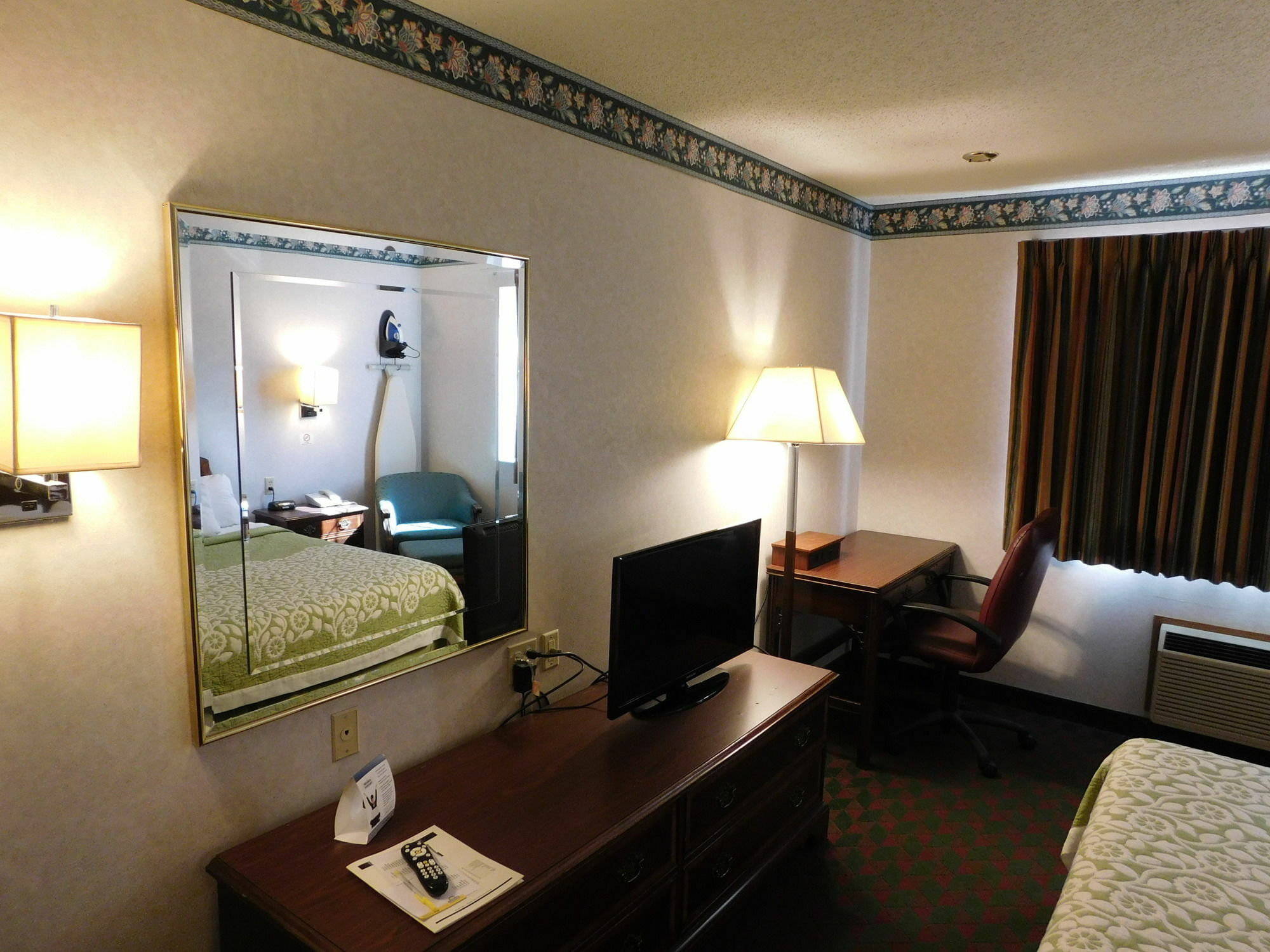 Days Inn By Wyndham Lexington Ne Экстерьер фото